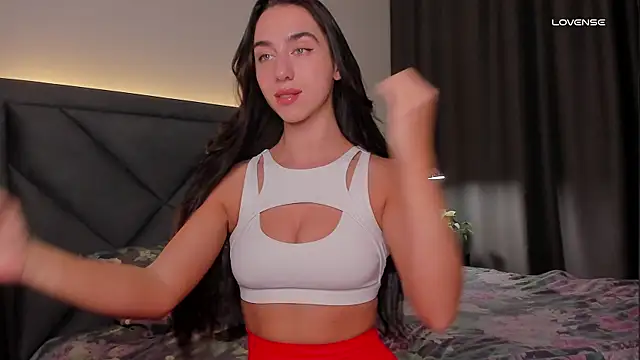 R a v e n online show from April 15, 7:58 pm