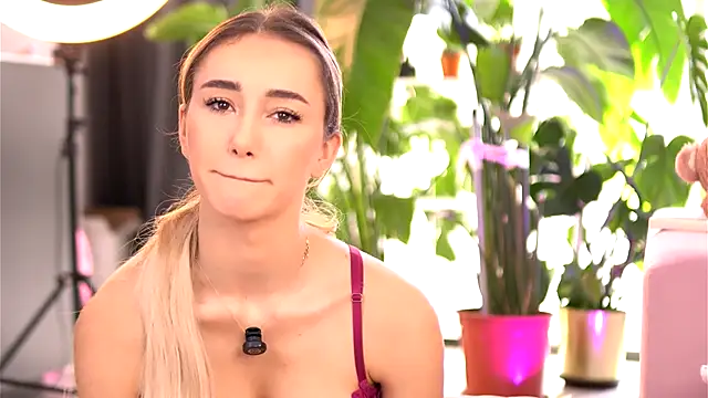 EmilyRaymont online show from September 14, 6:11 am