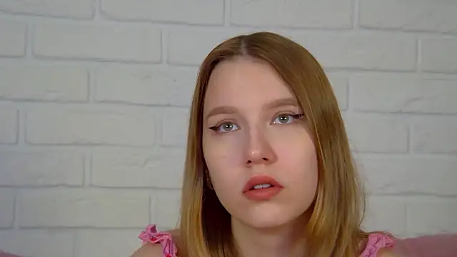 LiliLinn online show from July 4, 4:30 am