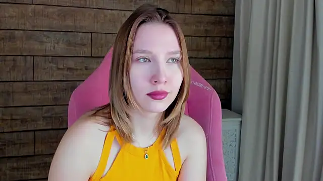 LiliLinn online show from March 10, 5:00 am