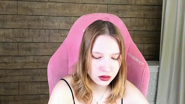 LiliLinn online show from June 26, 4:25 am