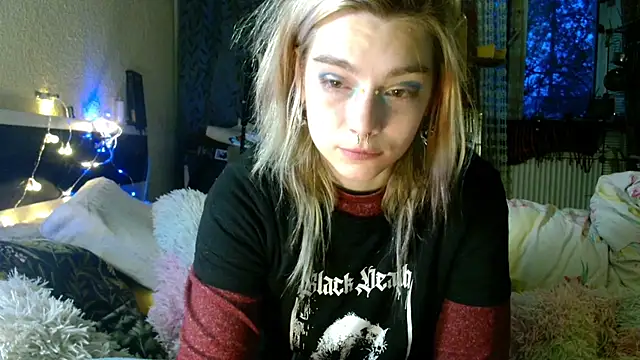 Sophie Bell online show from April 29, 5:30 pm