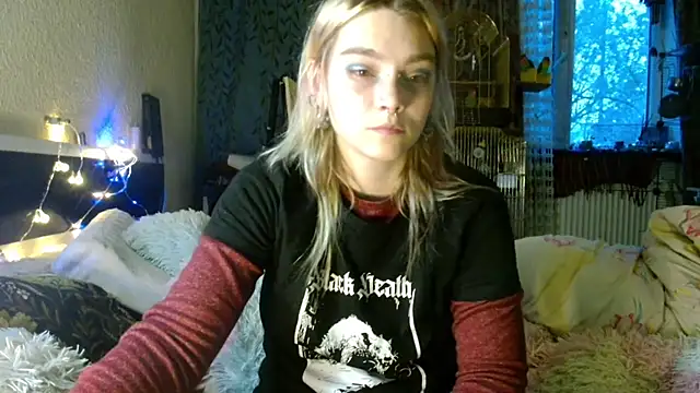 Sophie Bell online show from April 29, 5:04 pm