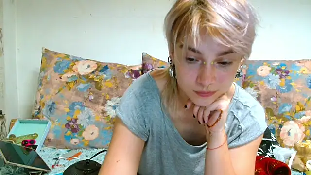 Sophie Bell online show from July 2, 7:31 pm