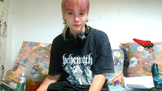 Sophie Bell online show from June 14, 7:25 pm
