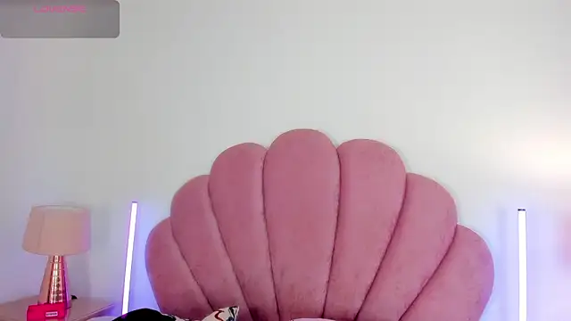 Nicole Paradise online show from April 29, 2:53 pm