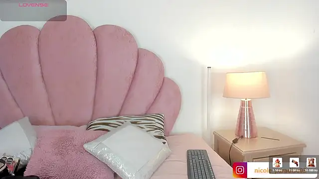 Nicole Paradise online show from June 25, 1:13 pm