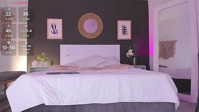 VioletPaket online show from July 6, 1:38 pm