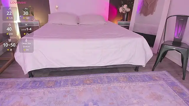 VioletPaket online show from July 20, 1:13 pm