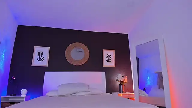 VioletPaket online show from October 12, 1:35 pm