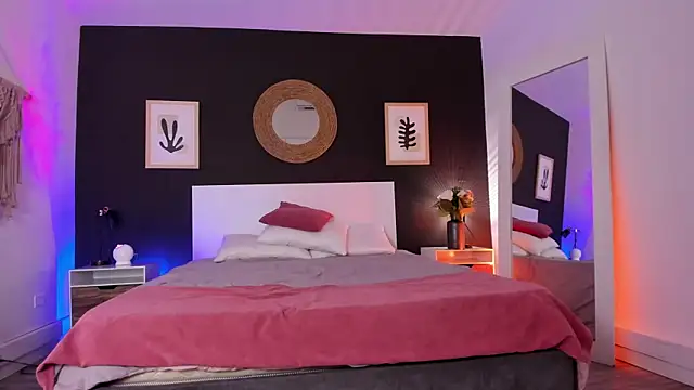 VioletPaket online show from September 20, 1:31 pm