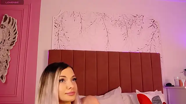 PinkySparks online show from July 5, 5:51 pm