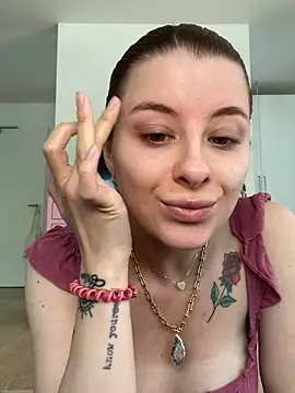 Mia-Minou online show from April 27, 9:39 am