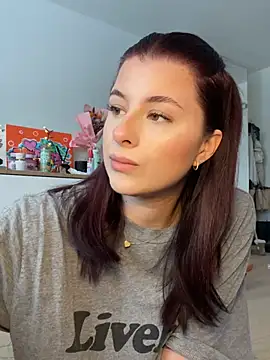 Mia-Minou online show from January 13, 1:04 pm