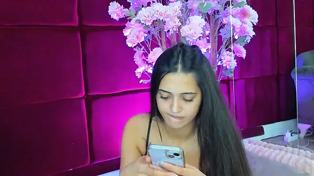 Snapshot of Alexxa chatting on October 17, 6:00 pm Alexxa online show from October 17, 6:00 pm