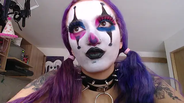 Snapshot of Eloise-brown chatting on October 15, 7:05 pm Eloise-brown online show from October 15, 7:05 pm