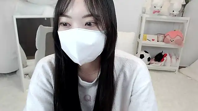 momo room online show from May 3, 11:13 am