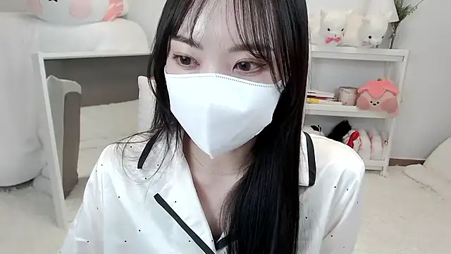 momo room online show from May 15, 11:13 am