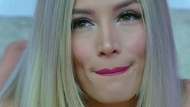 IvySamek online show from November 17, 6:19 pm