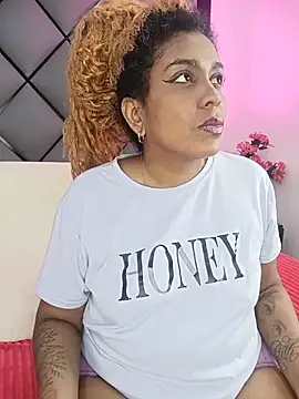 ELLA KELLY online show from July 3, 12:00 pm