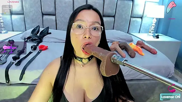 AniEvans  online show from July 21, 11:33 am