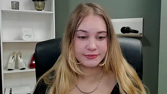 Snapshot of kitty_valeria chatting on September 15, 8:49 pm kitty valeria online show from September 15, 8:49 pm