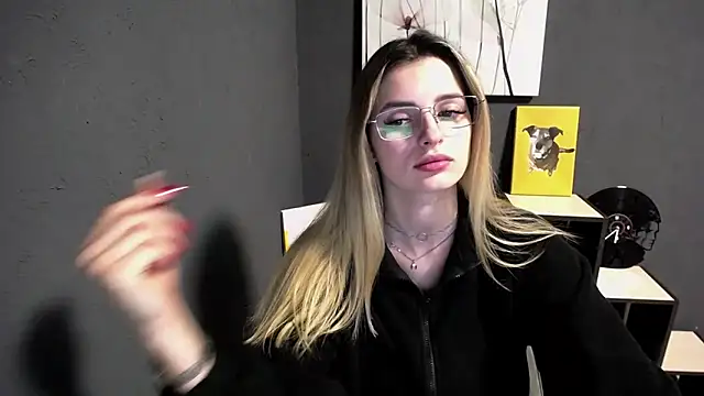lady olivia  online show from April 29, 3:15 pm