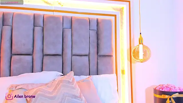 elianabrown online show from October 27, 11:54 pm