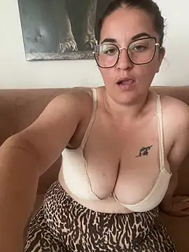 yzabell18 online show from May 21, 10:46 am