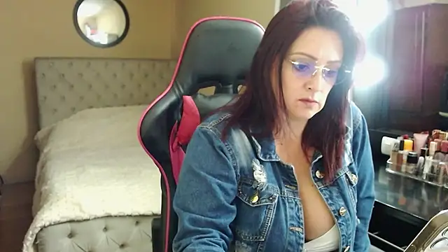 Carol Scottt online show from June 20, 5:05 pm