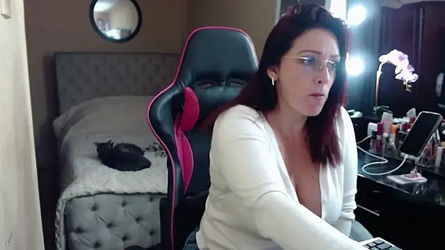 Carol Scottt online show from July 13, 5:35 pm