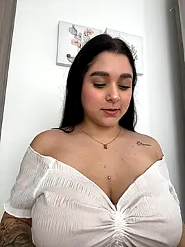 SophiaLaurens online show from September 22, 4:05 pm