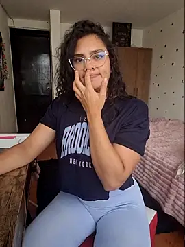 Thaliacooper  online show from November 19, 6:08 pm