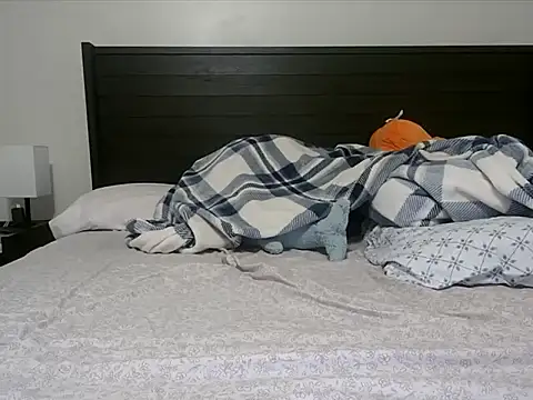 QueenLolaX online show from December 22, 6:05 am