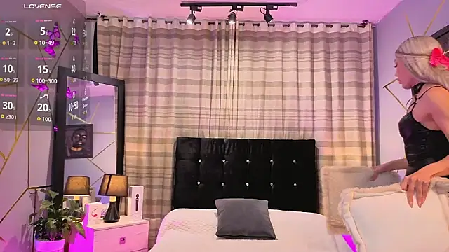 Megan Do Santos online show from November 6, 8:48 pm