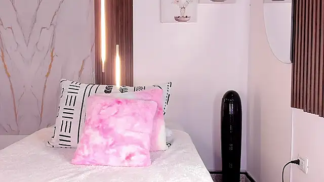 mia six66 online show from December 2, 12:07 pm