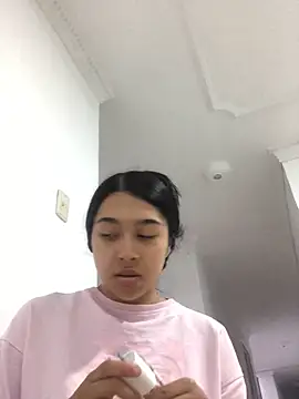 SweetLatiin  online show from September 27, 9:33 pm