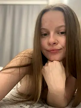 wrenlie online show from November 17, 7:36 pm