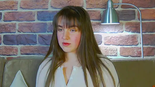 Sofia Hugs online show from February 6, 7:17 pm