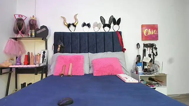 emmily giraldo online show from July 11, 1:11 pm