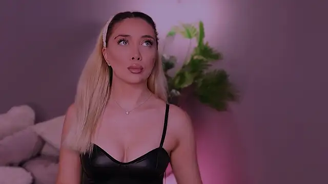 Jessielle online show from December 17, 6:50 am