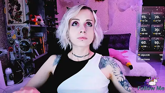 NaniMoore online show from October 31, 8:46 pm