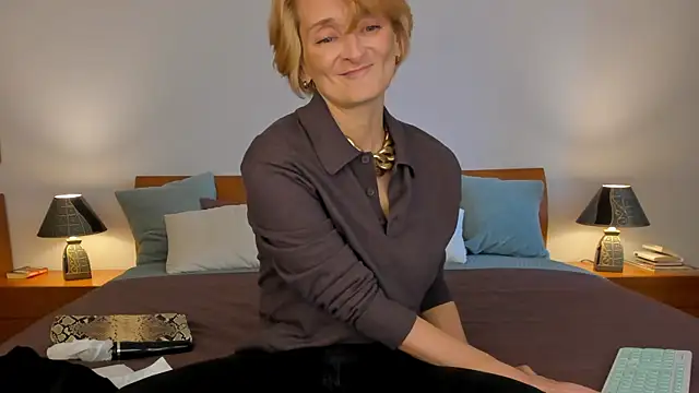 SimonaDeBeauvoir online show from May 1, 7:22 am