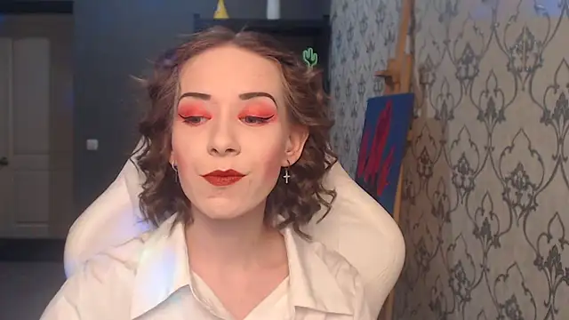 FascinatingEyess online show from June 6, 9:10 pm