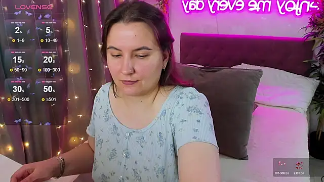 FeralPeach online show from November 19, 4:34 am