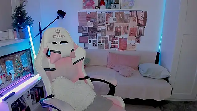 Mia Madden online show from December 22, 4:37 am