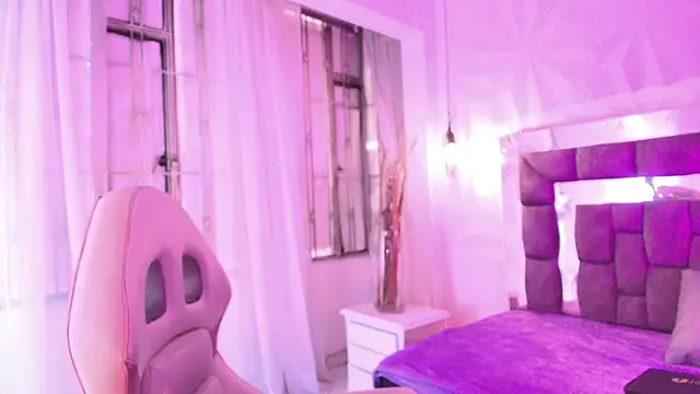 Queen perla  online show from June 21, 12:31 pm
