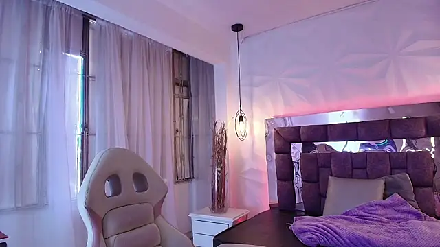 Queen perla  online show from July 10, 12:27 pm