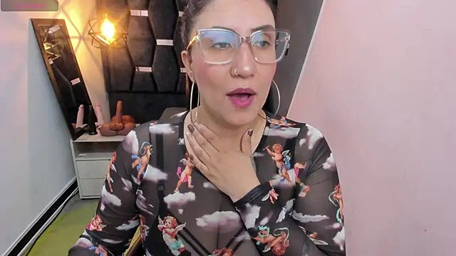 Snapshot of GiaFox_ chatting on October 9, 2:21 pm GiaFox online show from October 9, 2:21 pm