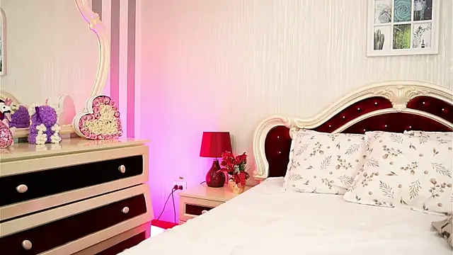 StacyLight online show from April 28, 5:28 pm